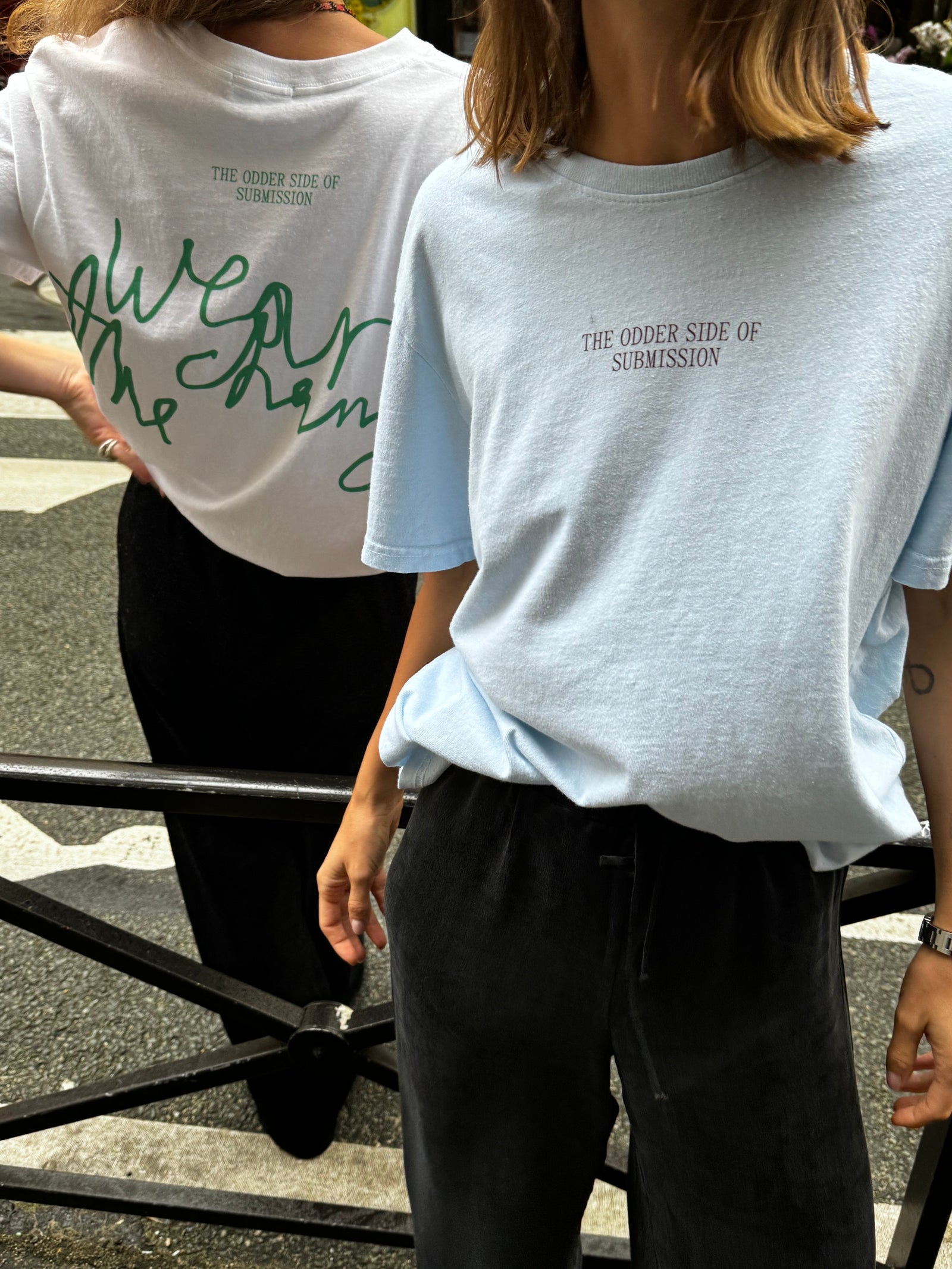 T-SHIRT BAWEŁNIANY WEAR THE CHANGE BŁĘKITNY