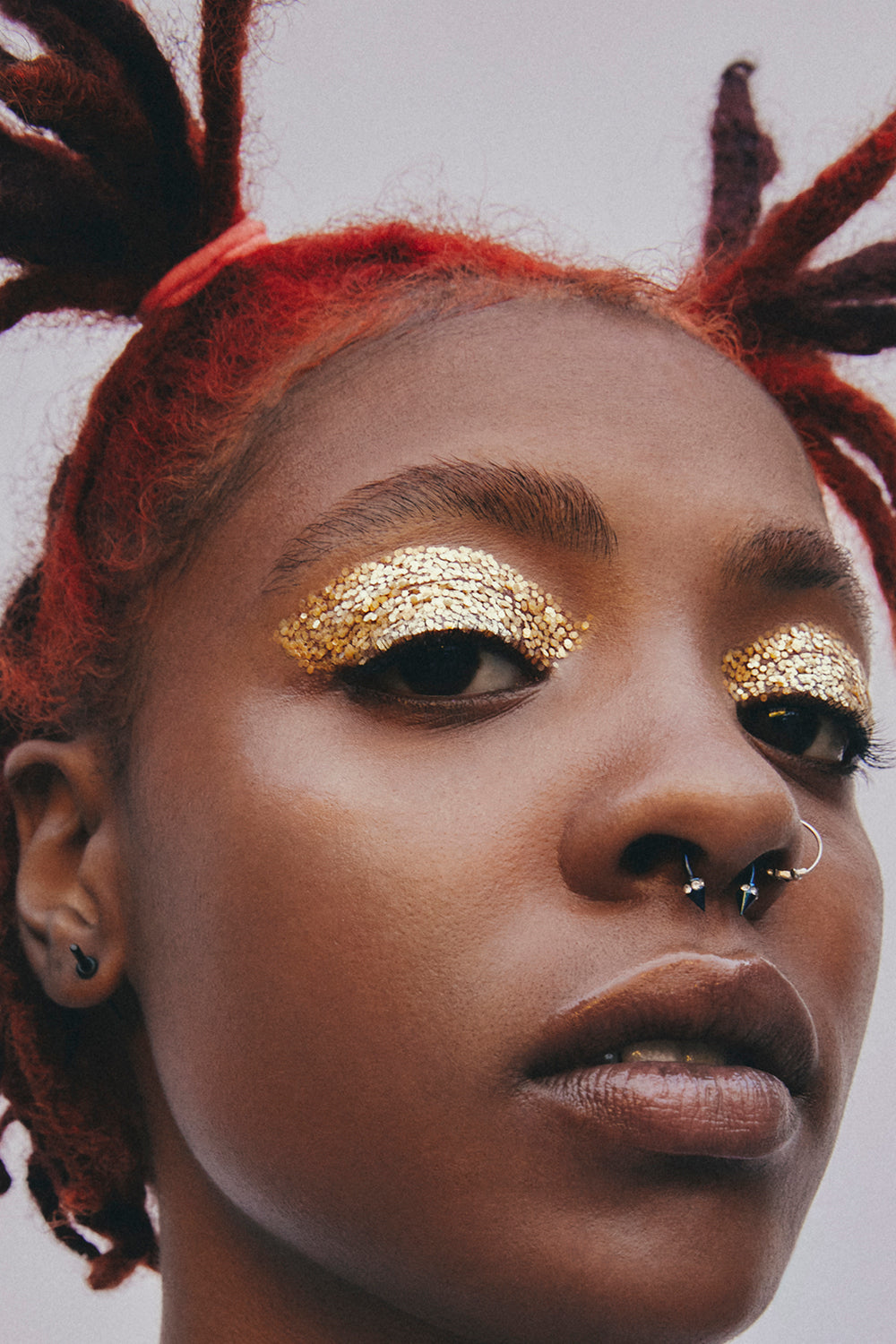 Submission beauty glitter gold